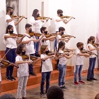 Imagem miniaturizada de crianças aprendendo a tocar música no município de Terezópolis de Goiás